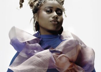 Melly canta com Anitta, Léo Santana, Liniker e Luedji Luna no segundo álbum de estúdio, 'Mais forte que a dúvida'