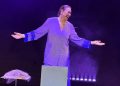 Lilia Cabral imprime a leveza de Rita Lee em 'Balada da louca', peça sobre como é ser humano em horas de partida